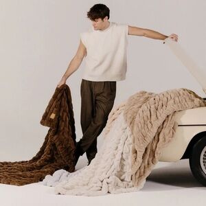 Lola Antique Ivory Blanket